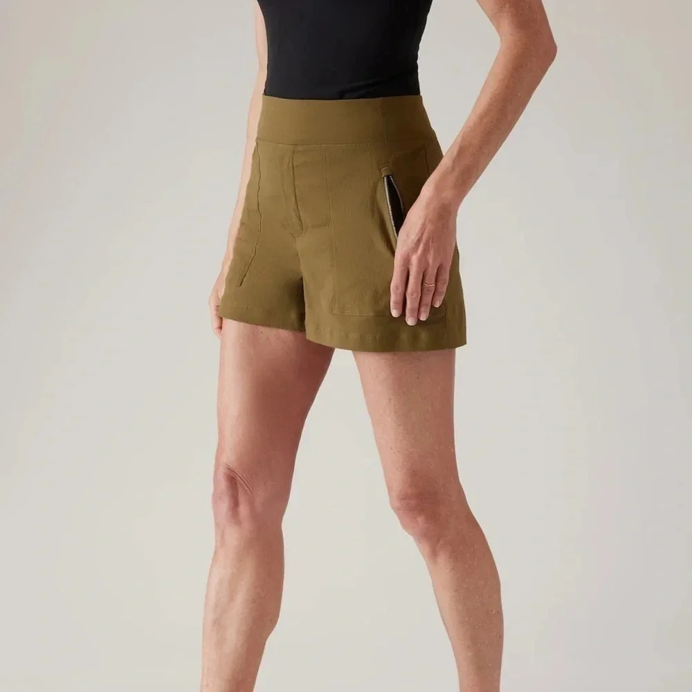 ATHLETA TREKKIE NORTH MID RISE SHORT - Picture 2 of 9